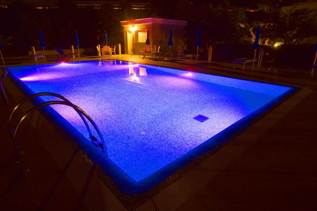 Hotel Residence Villa Ascoli Весте Екстериор снимка
